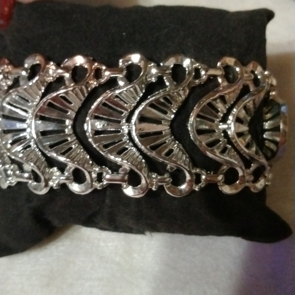 Silver Tone Bracelet 75 Sku 747
